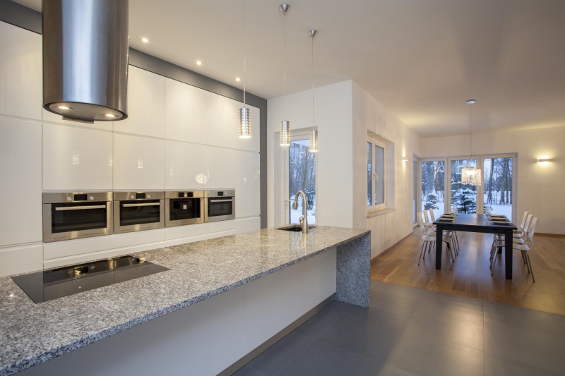 The Pros And Cons Of Using Granite Worktops In Your Kitchen
